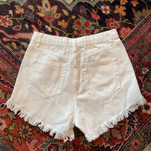 Wild Fable size 6 highest rise white denim shorts - Picture 2 of 4